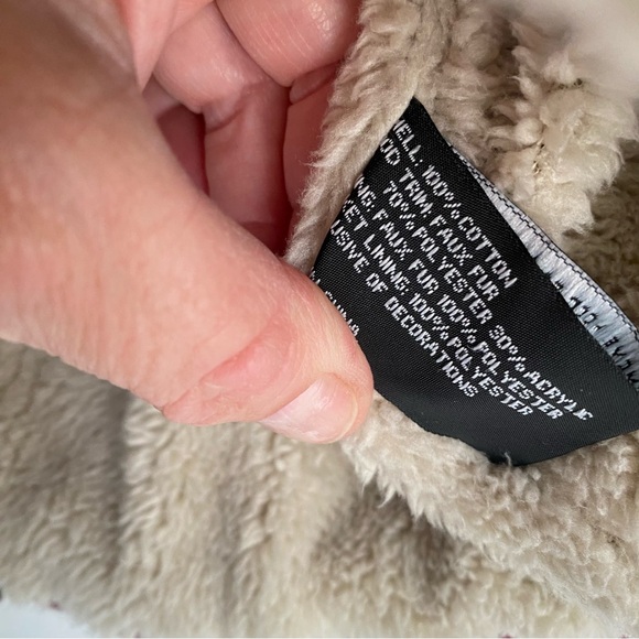 Saks Fifth Avenue Buffalo Check‎ Faux Fur Removable Hooded Vest - Size Medium - Picture 7 of 14